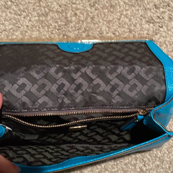 DVF teal emvbossed envelope clutch EUC!! - Picture 8 of 8